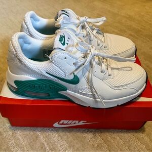 NEW Nike Air women's size 6.5 sneakers